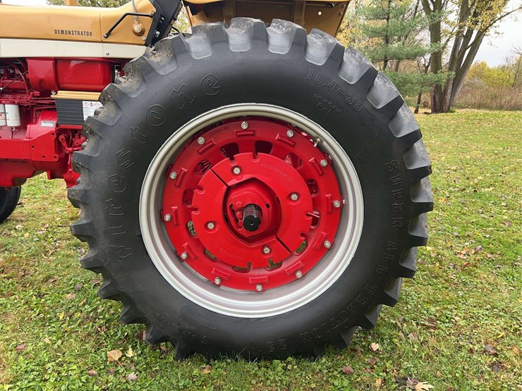 1970-farmall-826-diesel-row-crop-golden-demonstrator-image-53