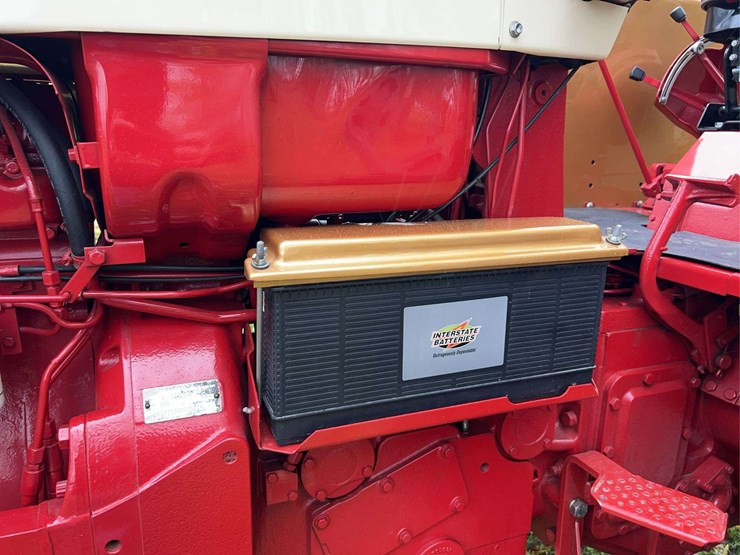 1970-farmall-826-hydro-diesel-row-crop-golden-demonstrator-image-54