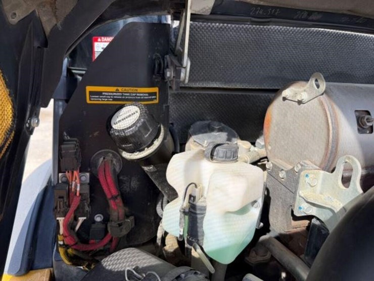 2020-deere-204l-image-22
