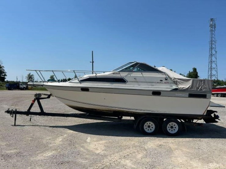1988-doral-cavalier-24-ft-cabin-cruiser-2dba1303c8-image-6