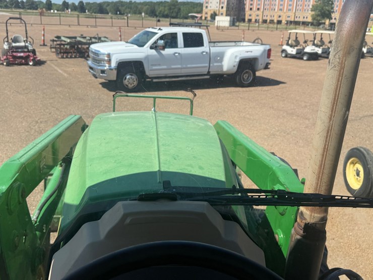 john-deere-6105d-image-32