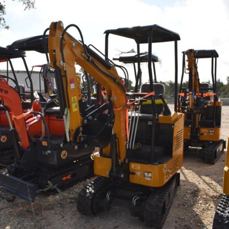 ATS-RT15R MINI EXCAVATOR (SERIAL # 2601307961SH) (K)