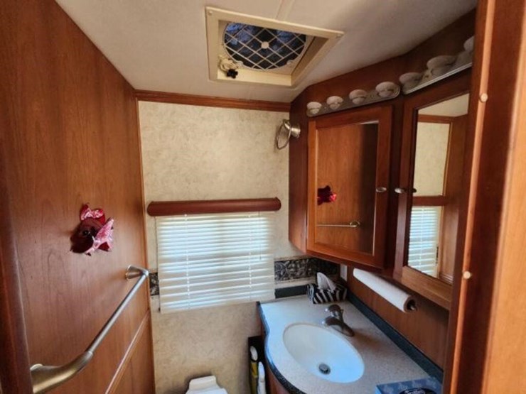 2006-allegro-bus-class-a-motorhome-400abus0d6j0072-image-56