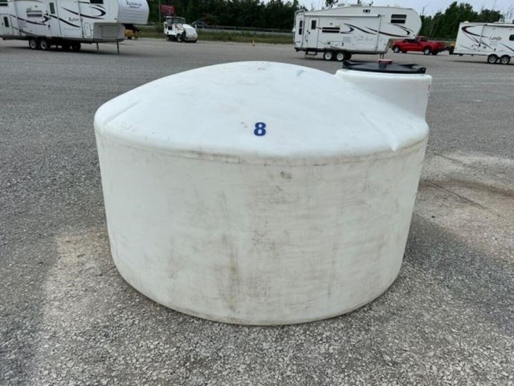 water-1,100-gal-polyethylene-tank-image-3