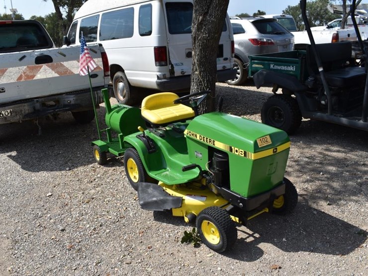 john-deere-108-image-2