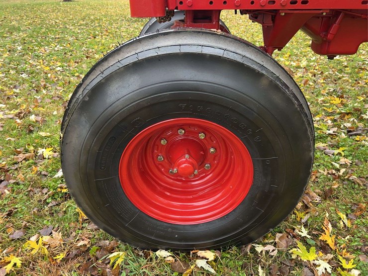 1970-farmall-826-hydro-diesel-row-crop-golden-demonstrator-image-15