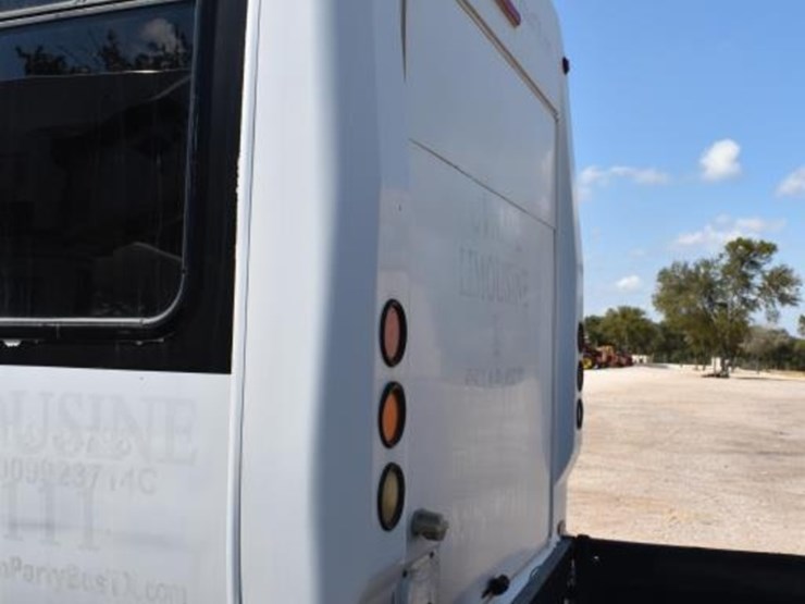 2006-chevrolet-c5500-kodiak-bus-w/-lbz-duramax-diesel-engine-(new-tires)-(v-image-16