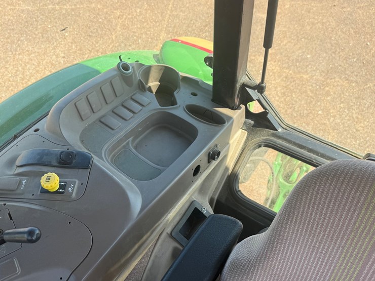 john-deere-6105d-image-28