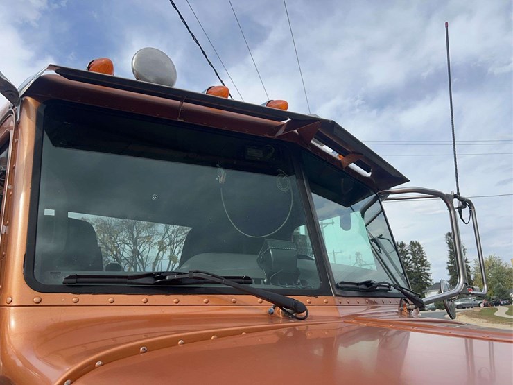 2006-peterbilt-379-image-30