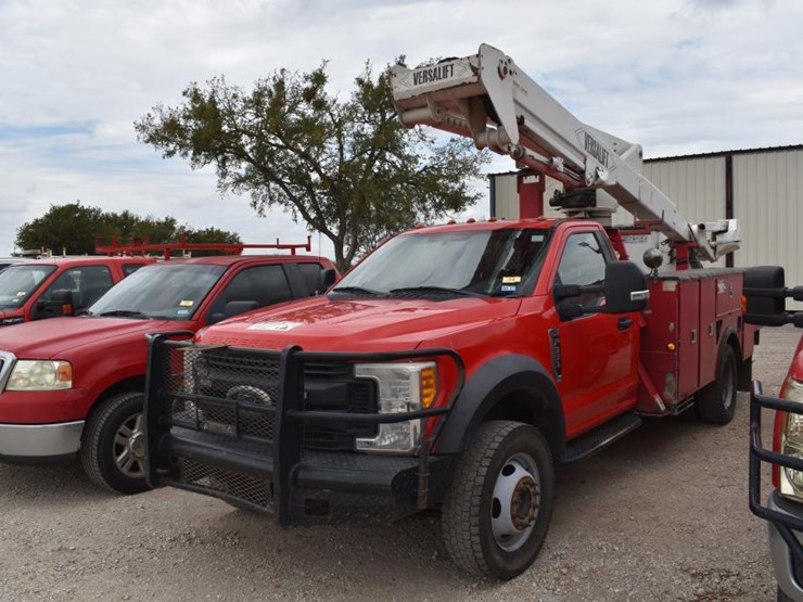 2017-ford-f550-image-1
