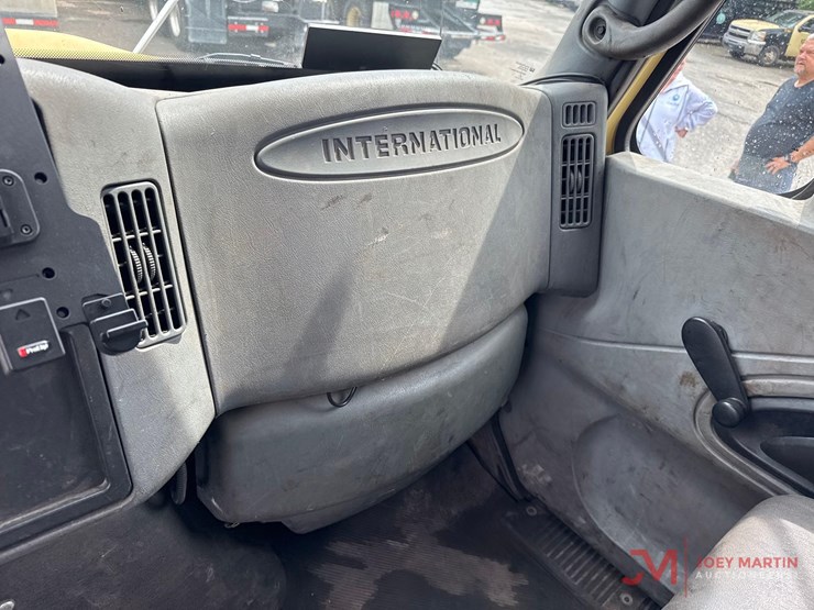 2005-international-durastar-4300-image-31