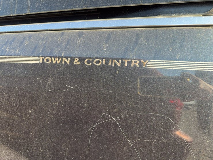 2014-chrysler-town-&-country-image-10