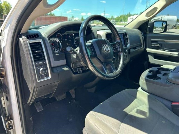 2019-ram-1500-slt-image-19