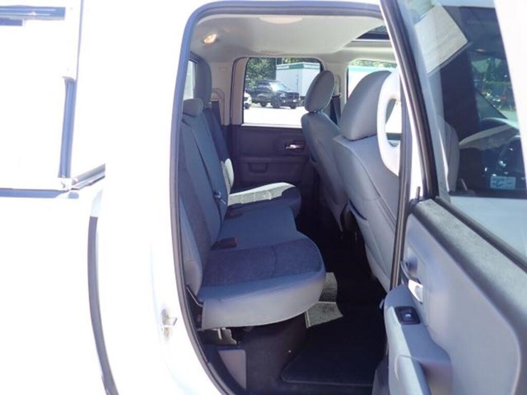2016-dodge-1500-image-41