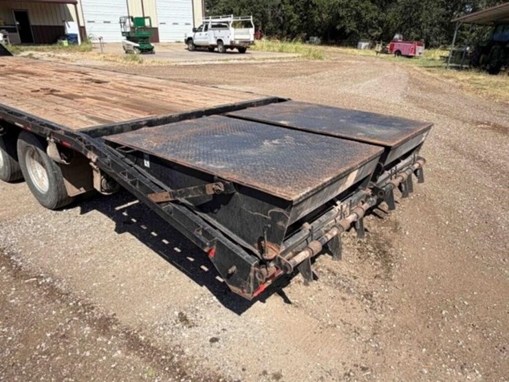 2018-lamar-gooseneck-flatbed-trailer-image-16