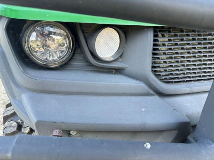 2020-john-deere-gator-image-26