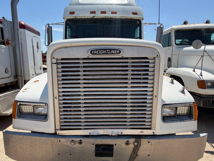 2000-freightliner-fld120-image-3