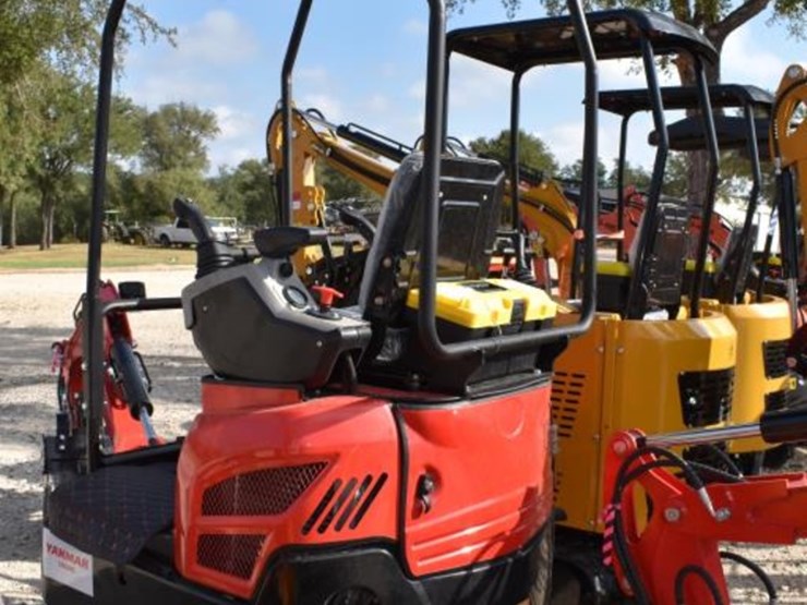 me20-mini-skid-excavator-(diesel)-(serial-#-06885a)-(k)-image-4
