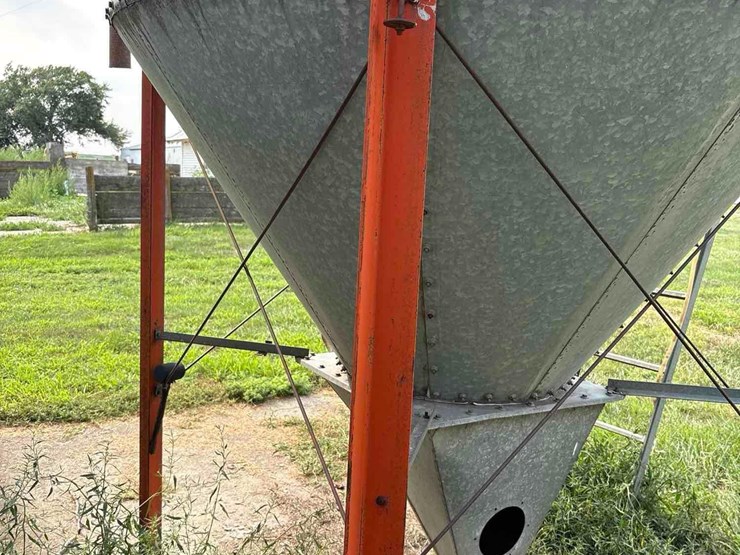 8-ton-bulk-bin/auger-image-22