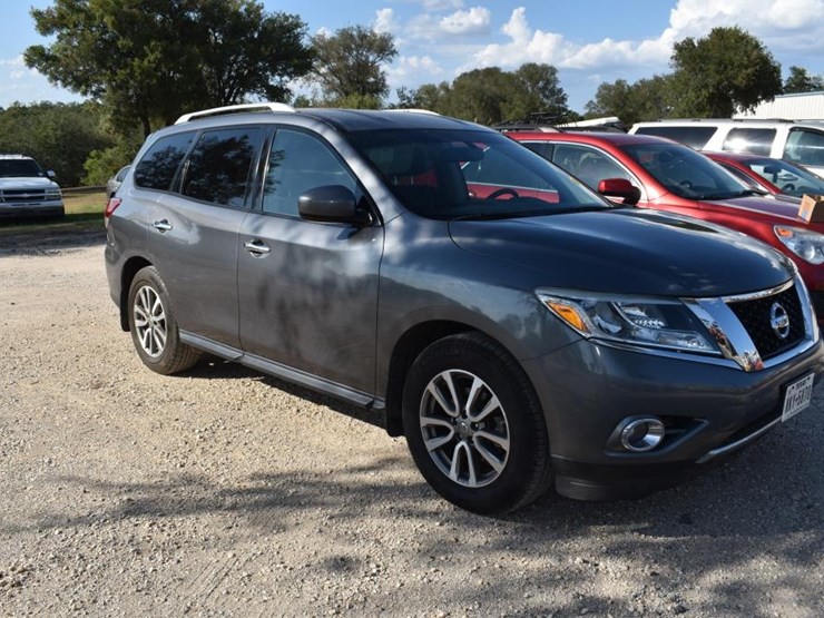 2016-nissan-pathfinder-image-2
