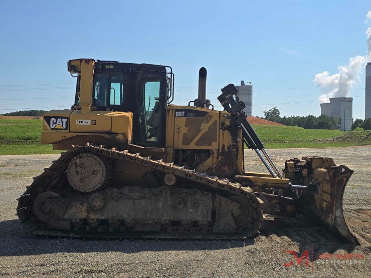 2012-caterpillar-d6t-image-2