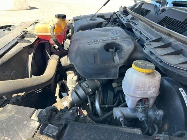 2019-ram-1500-slt-image-29