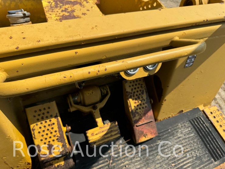 caterpillar-953-image-21