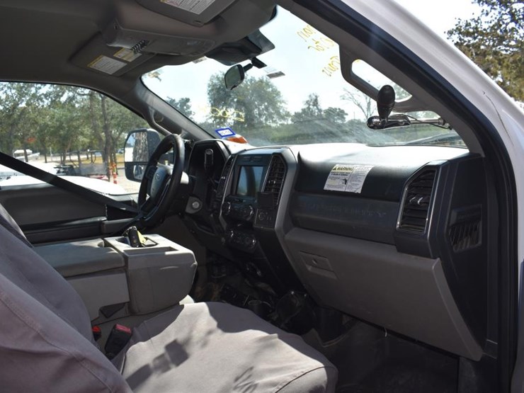 2020-ford-f550-image-6