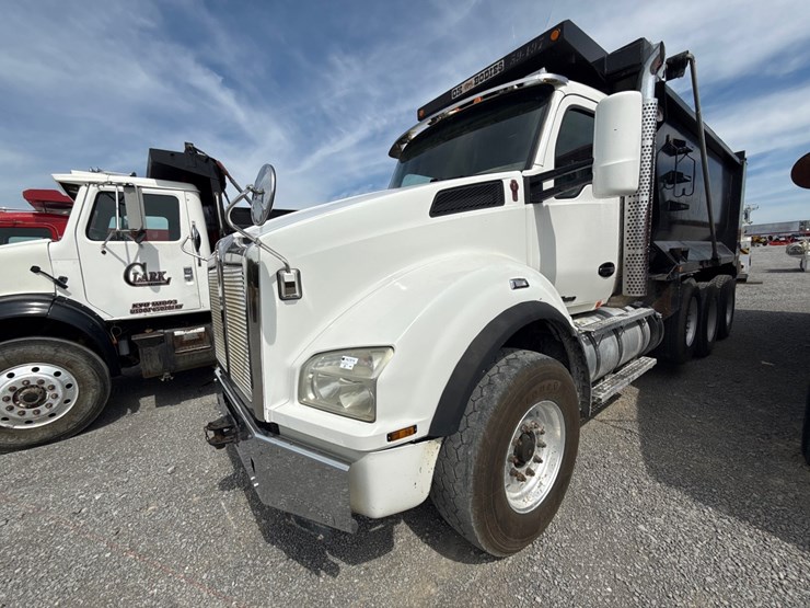 2017-kenworth-t880-image-1