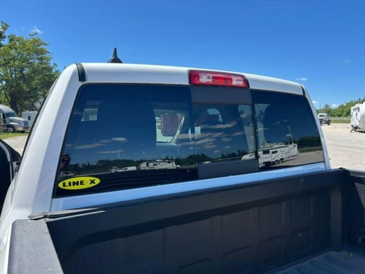 2019-ram-1500-slt-image-25