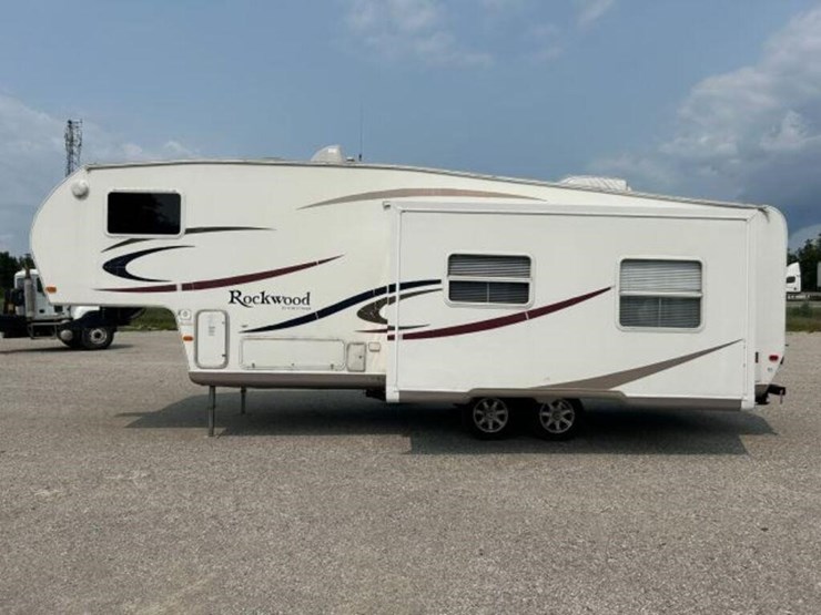2006-forest-river-rockwood-8281ss-t/a-5th-wheel-4x-image-7