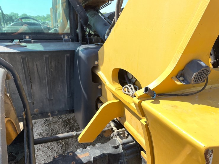 2014-caterpillar-tl642c-image-33