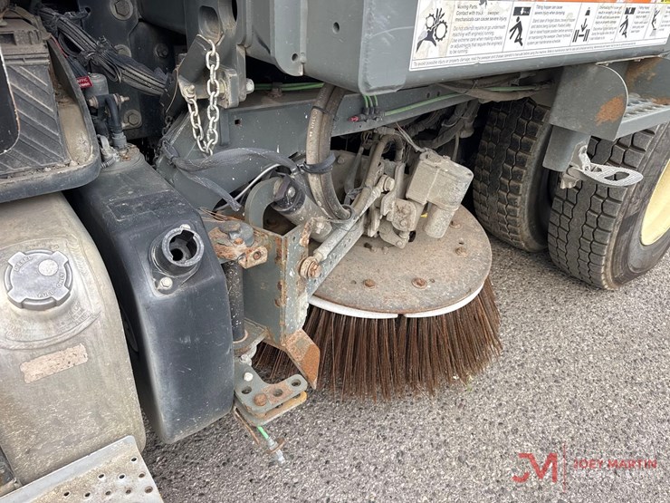 2018-freightliner-street-sweeper-truck-image-10