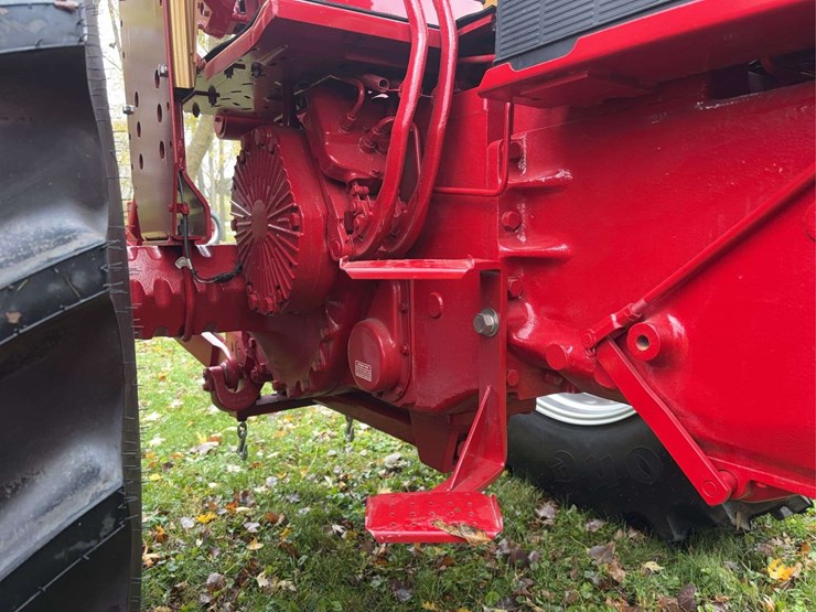 1970-1456-farmall-row-crop-mfwa-golden-demonstrator-image-49