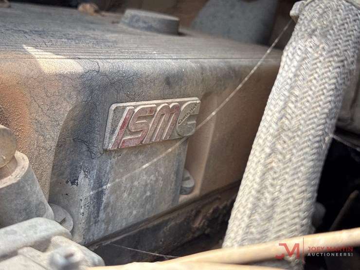 2002-volvo-vac-truck-image-32