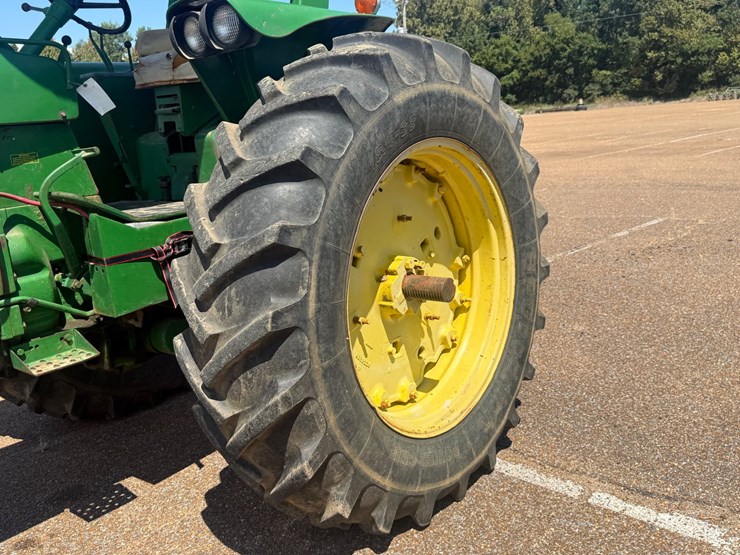 john-deere-4020-image-23