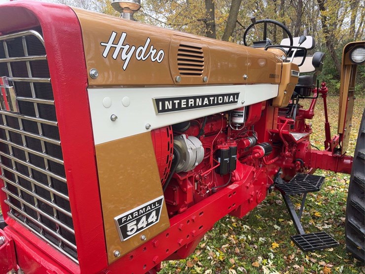 1970-farmall-544-hydro-diesel-row-crop-golden-demonstrator-image-23