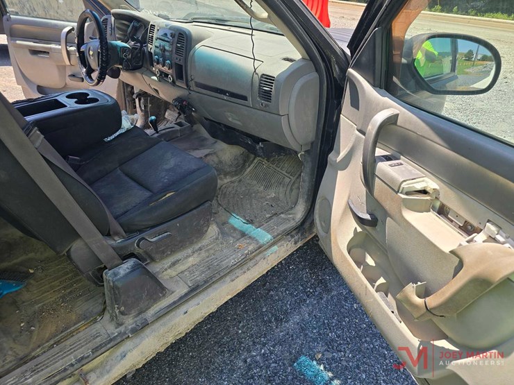2013-chevrolet-2500-image-14