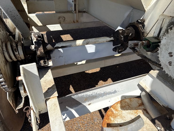 #9673-•-wilmar-500-fertilizer-bugger-image-12