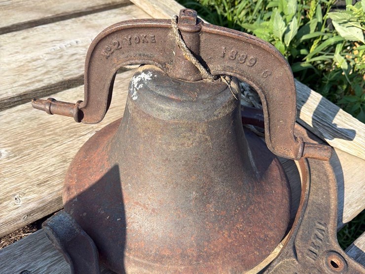antique-bell-&-bracket-image-4