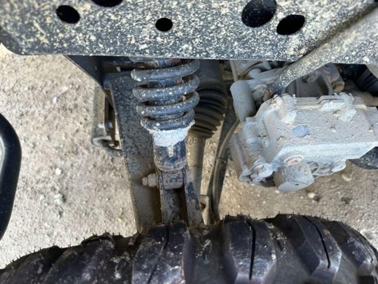 2020-john-deere-gator-image-21