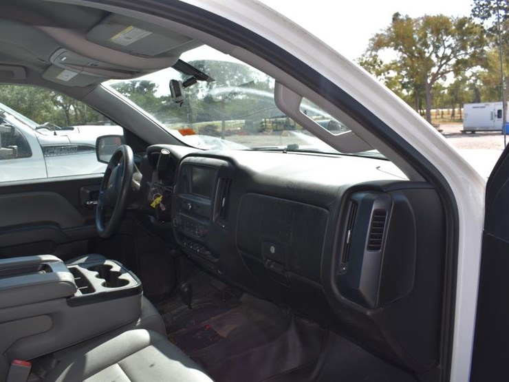 2018-chevrolet-1500-image-5