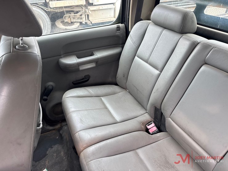 2009-chevrolet-3500-image-18