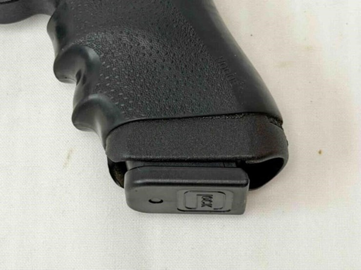 glock-22-40cal-pistol-image-16