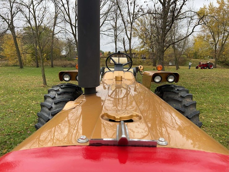1970-farmall-826-diesel-row-crop-golden-demonstrator-image-13