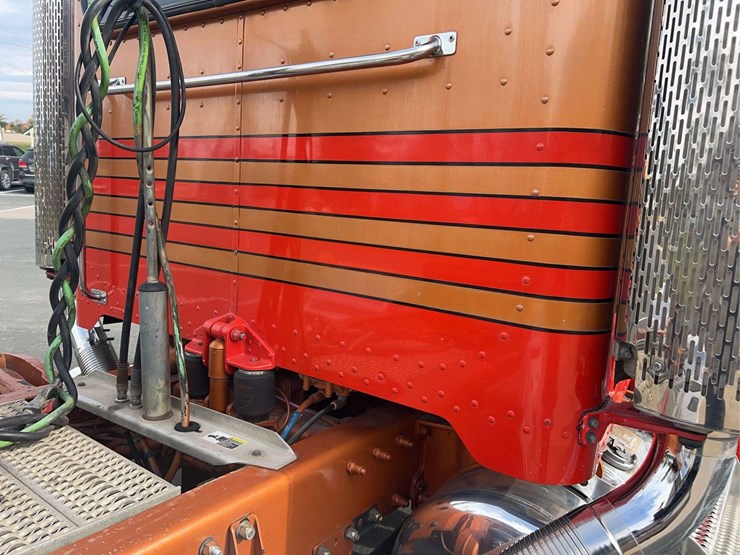 2006-peterbilt-379-image-39