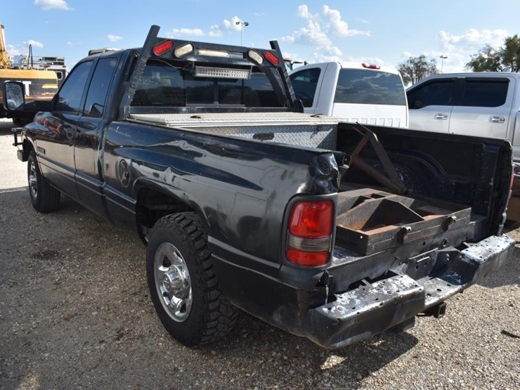1999-dodge-2500-image-4
