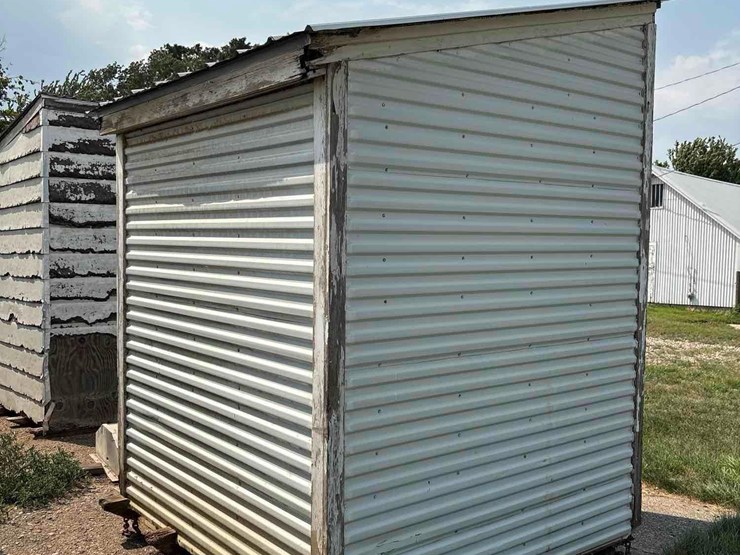 6’x6’-portable-feed-shed-image-4