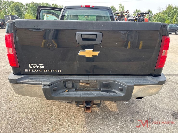 2011-chevrolet-silverado-2500-image-16