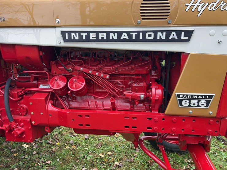 1970-656-farmall-hydro-diesel-row-crop-golden-demonstrator-image-23